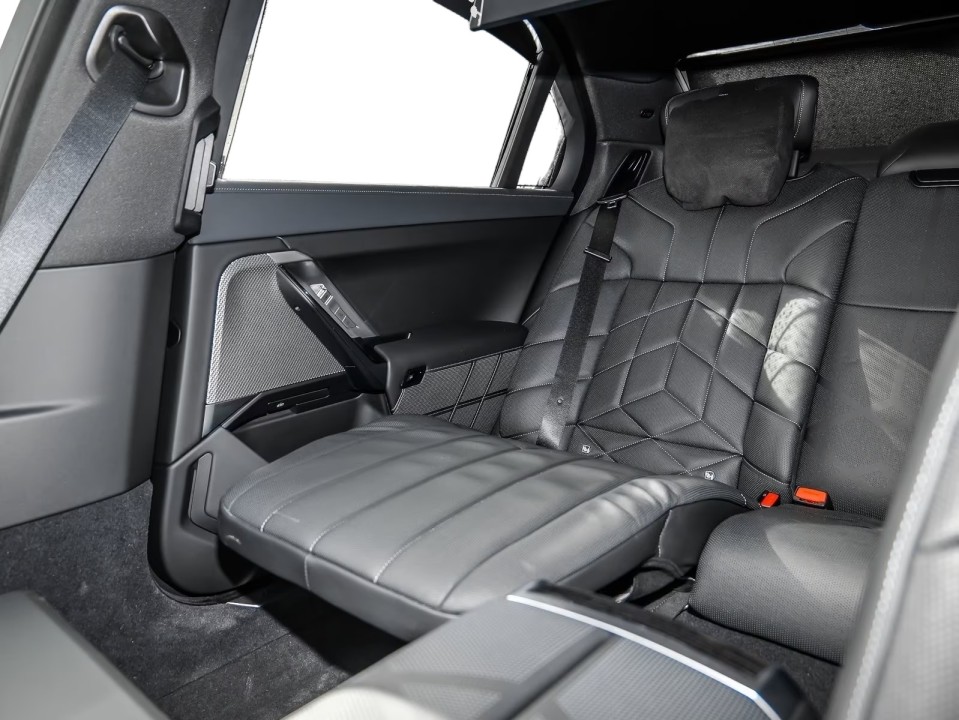 BMW Seria 7 740d xDrive M-Sport - foto 17