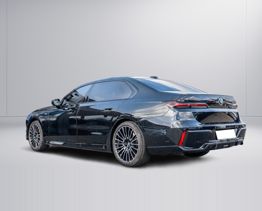 BMW Seria 7 740d xDrive M-Sport (5)