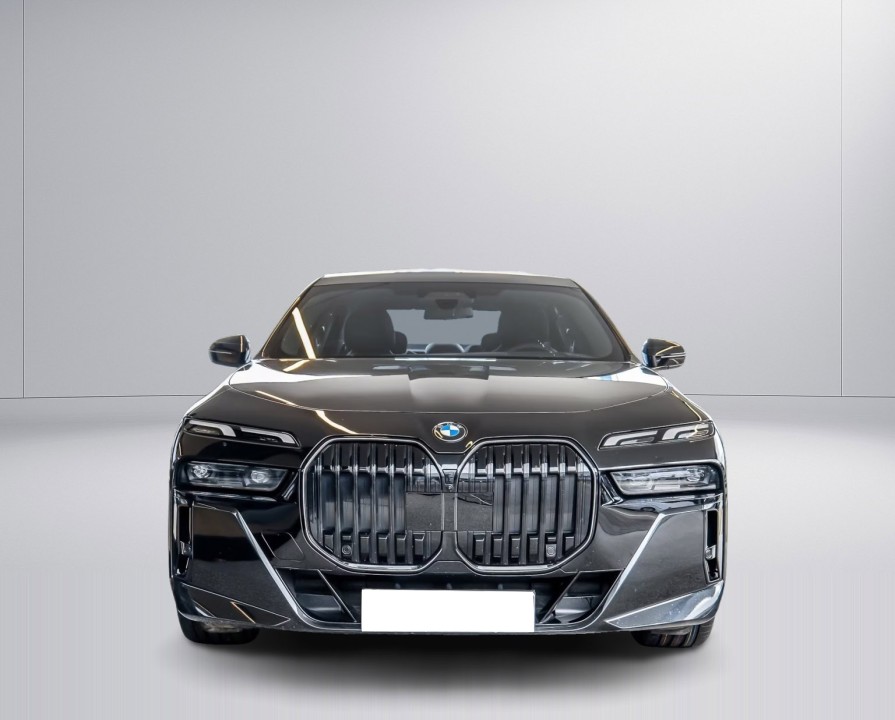 BMW Seria 7 740d xDrive M-Sport (2)
