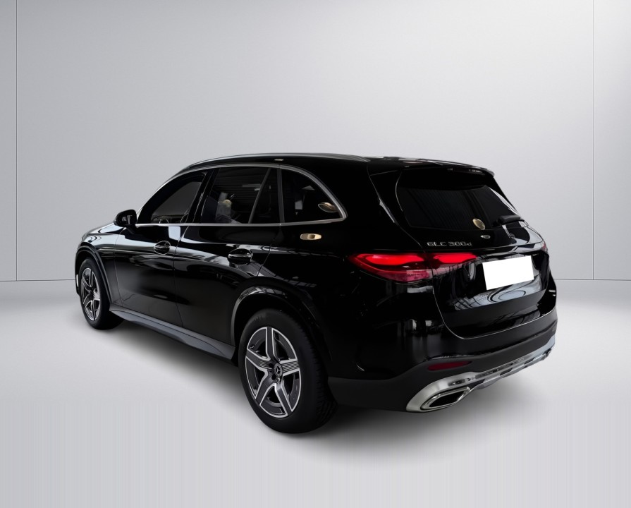Mercedes-Benz GLC 300d 4MATIC AMG (3)
