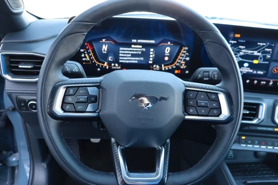 Ford Mustang - foto 10