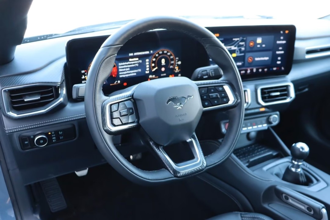 Ford Mustang - foto 12