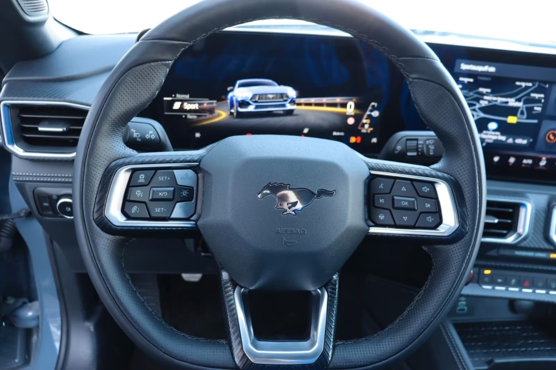 Ford Mustang - foto 9