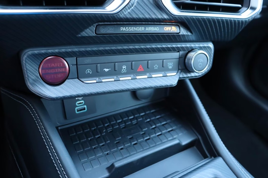 Ford Mustang - foto 18