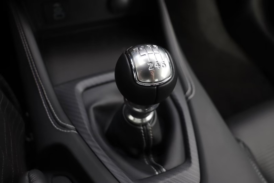 Ford Mustang V8 GT Fastback - foto 18