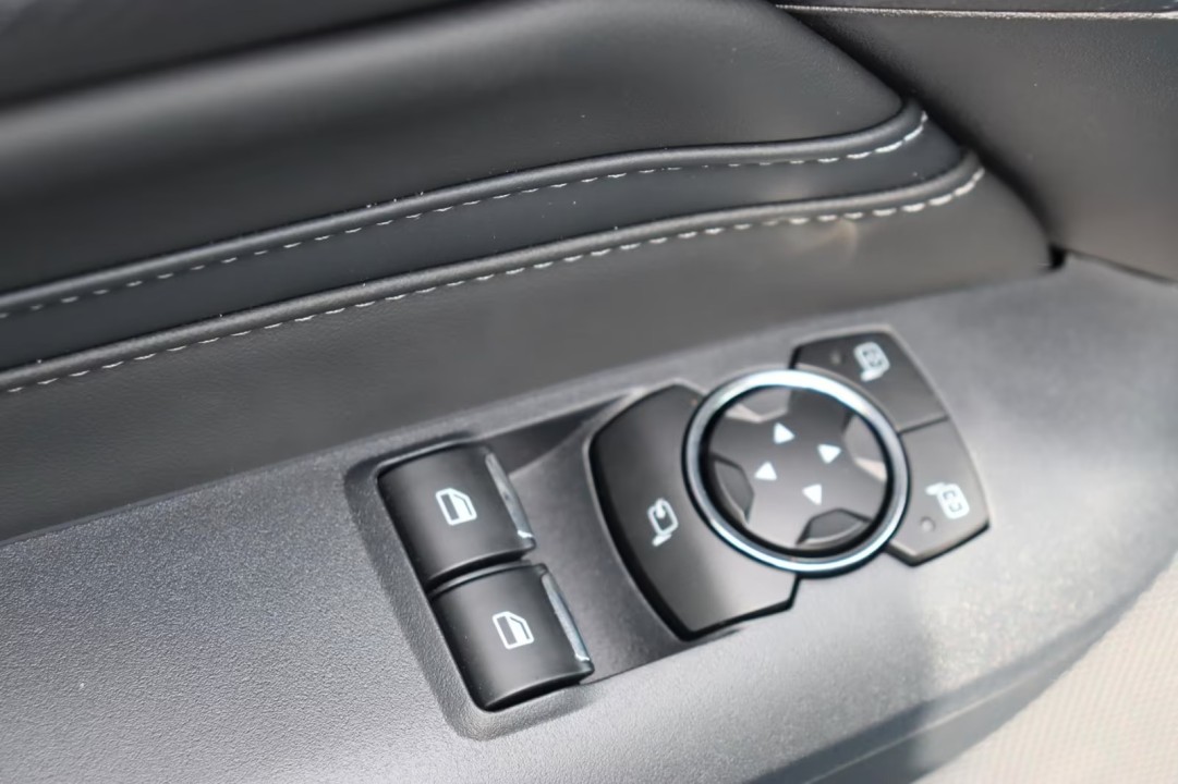 Ford Mustang V8 GT Fastback - foto 44