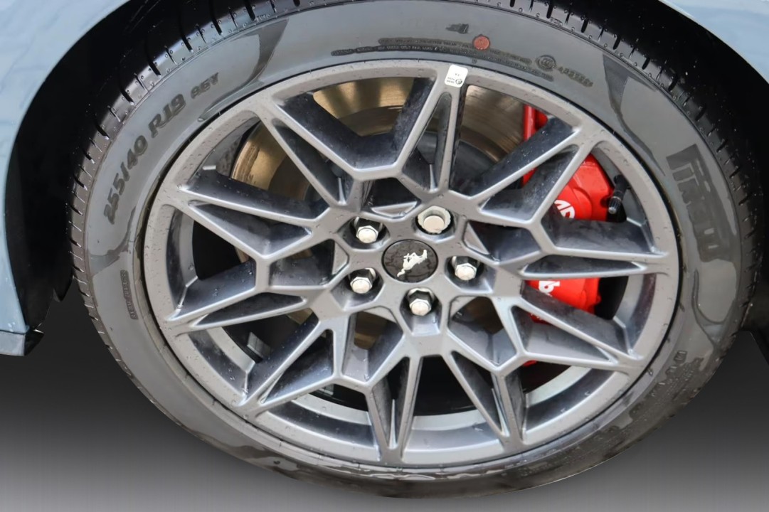 Ford Mustang V8 GT Fastback - foto 48