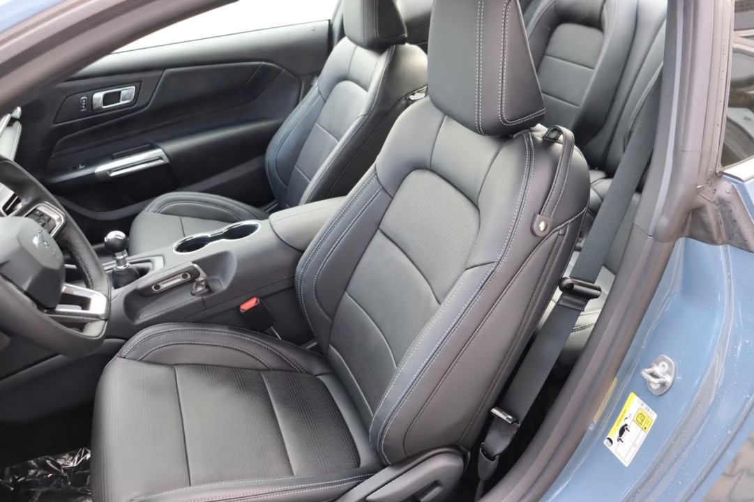 Ford Mustang V8 GT Fastback - foto 11