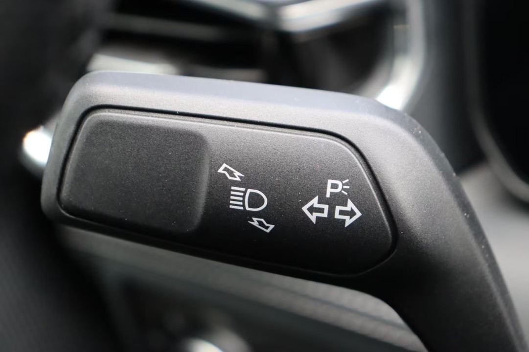 Ford Mustang V8 GT Fastback - foto 16