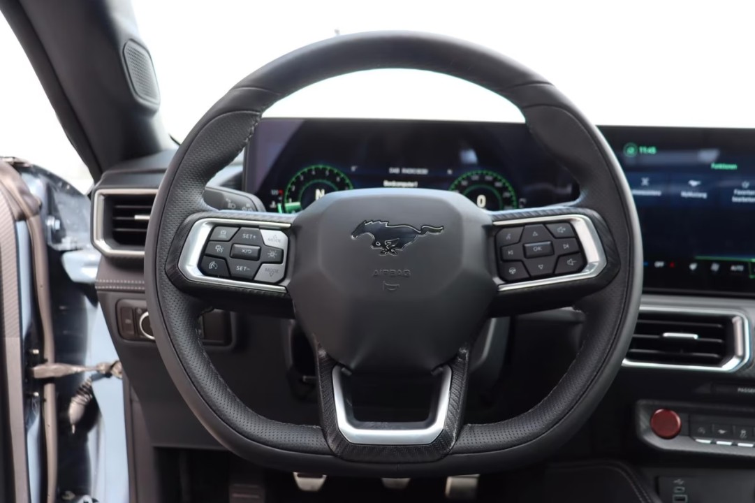 Ford Mustang V8 GT Fastback - foto 9