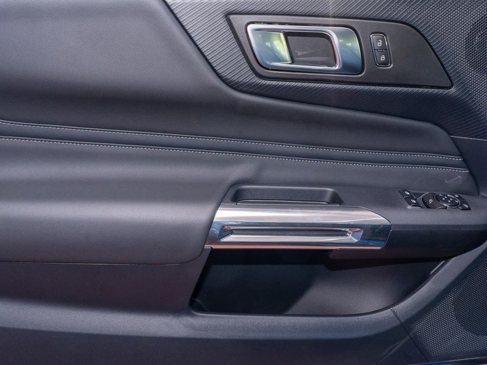 Ford Mustang GT Fastback - foto 15