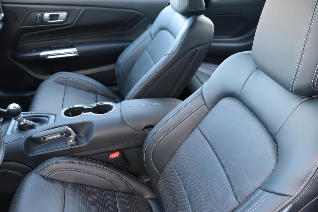 Ford Mustang - foto 10