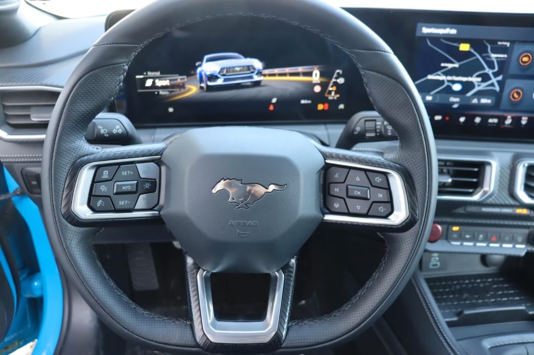 Ford Mustang - foto 13