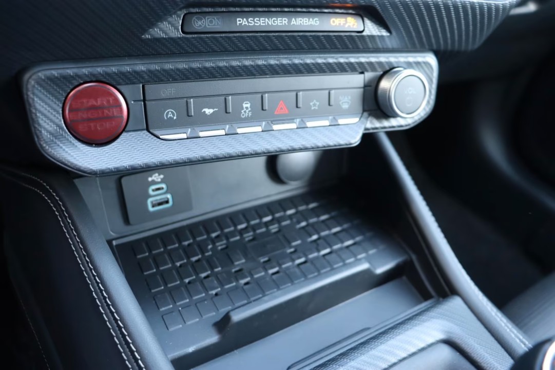 Ford Mustang - foto 17