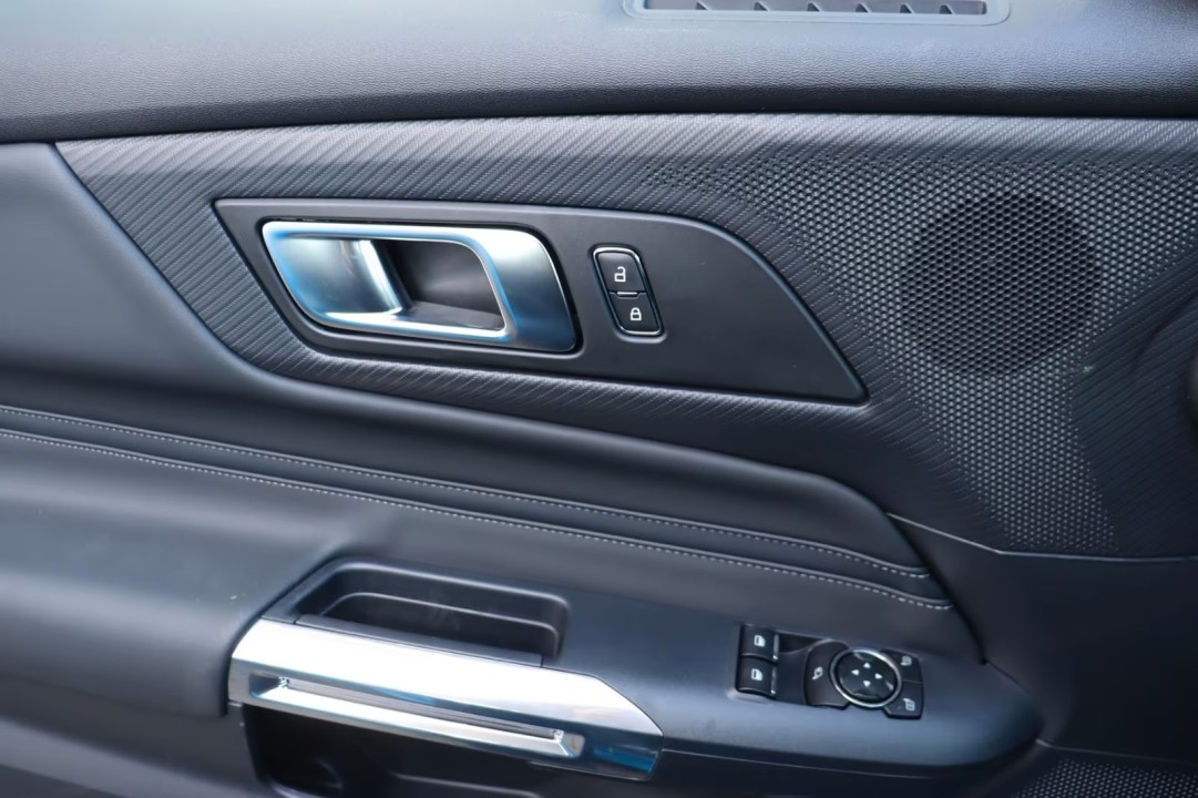 Ford Mustang - foto 20