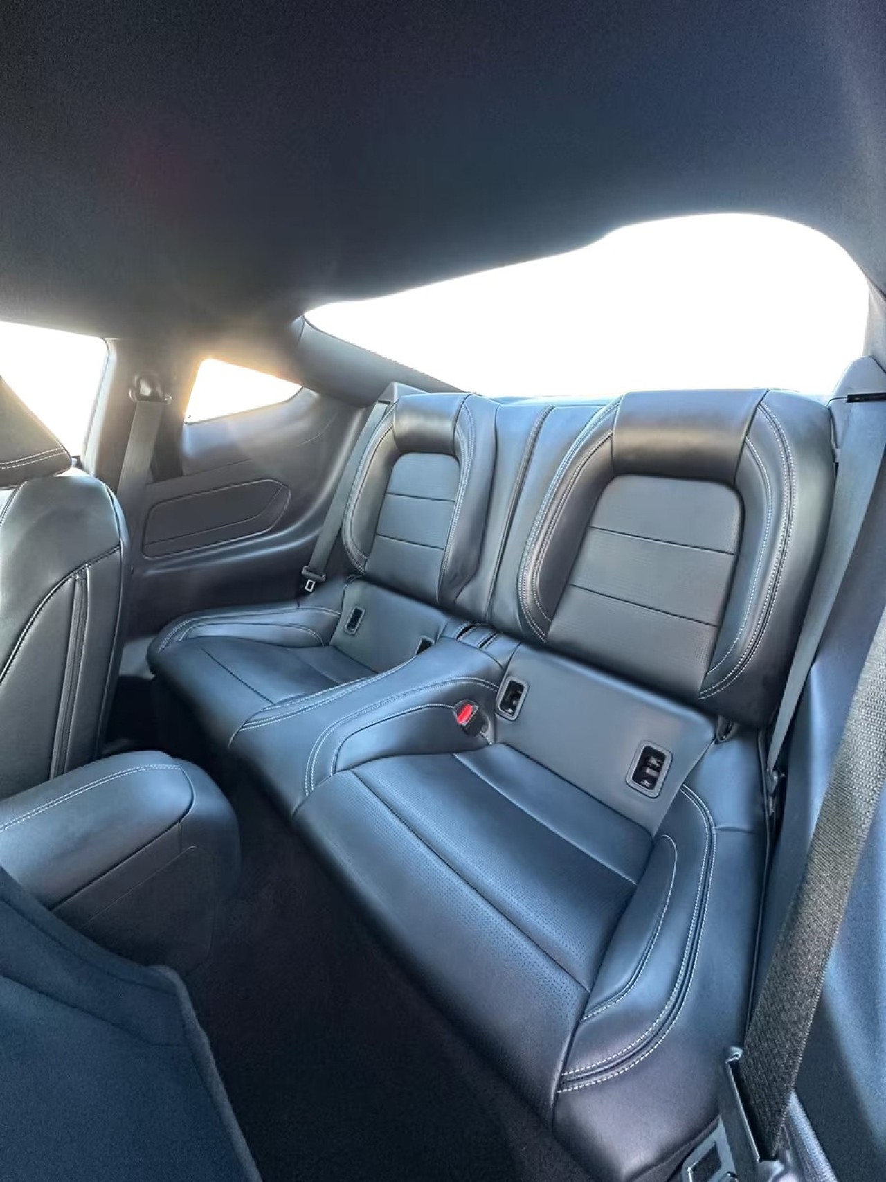 Ford Mustang - foto 10