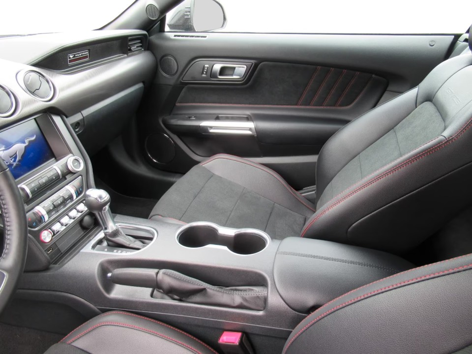 Ford Mustang GT Convertible - foto 12