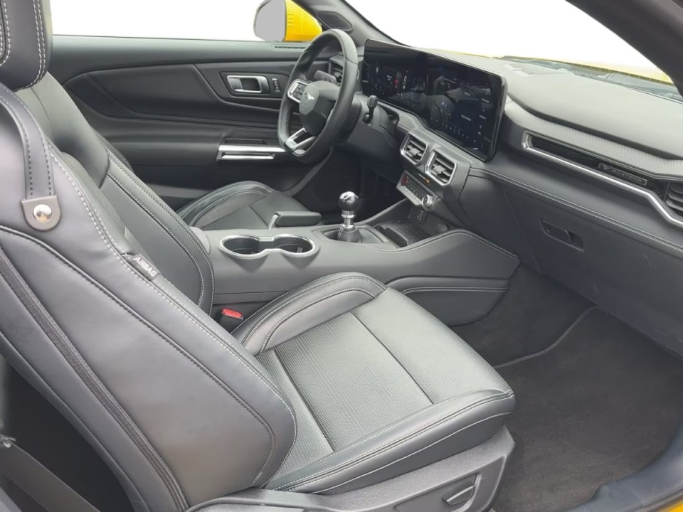 Ford Mustang GT Fastback - foto 11