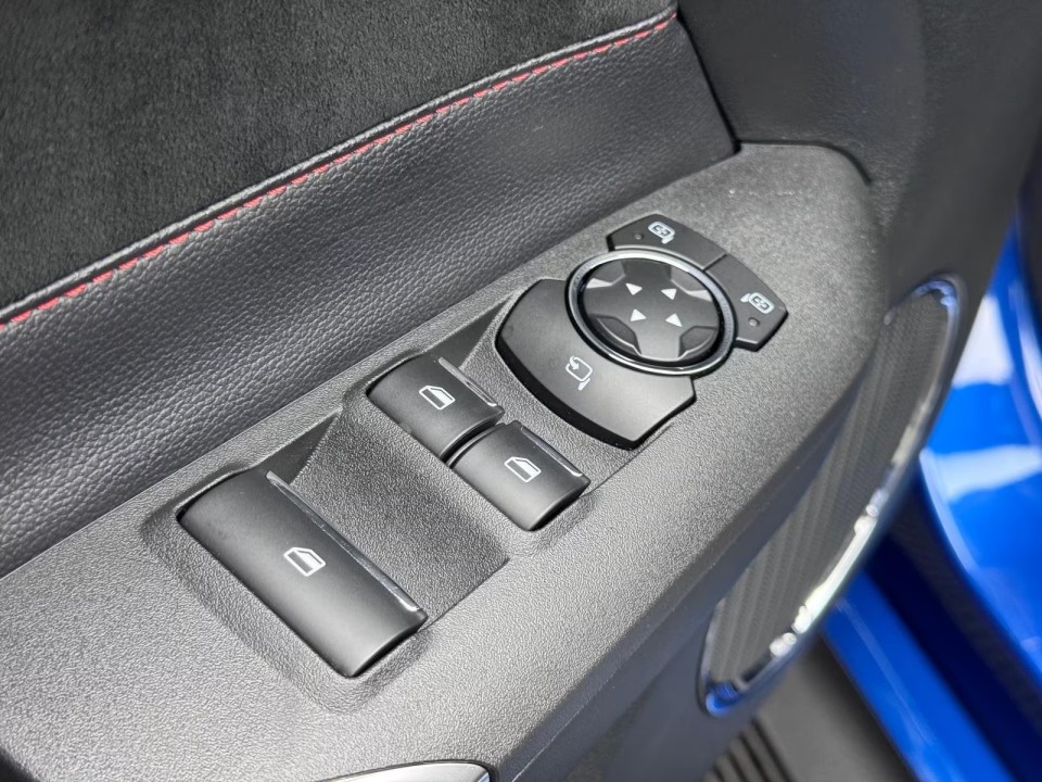 Ford Mustang - foto 22