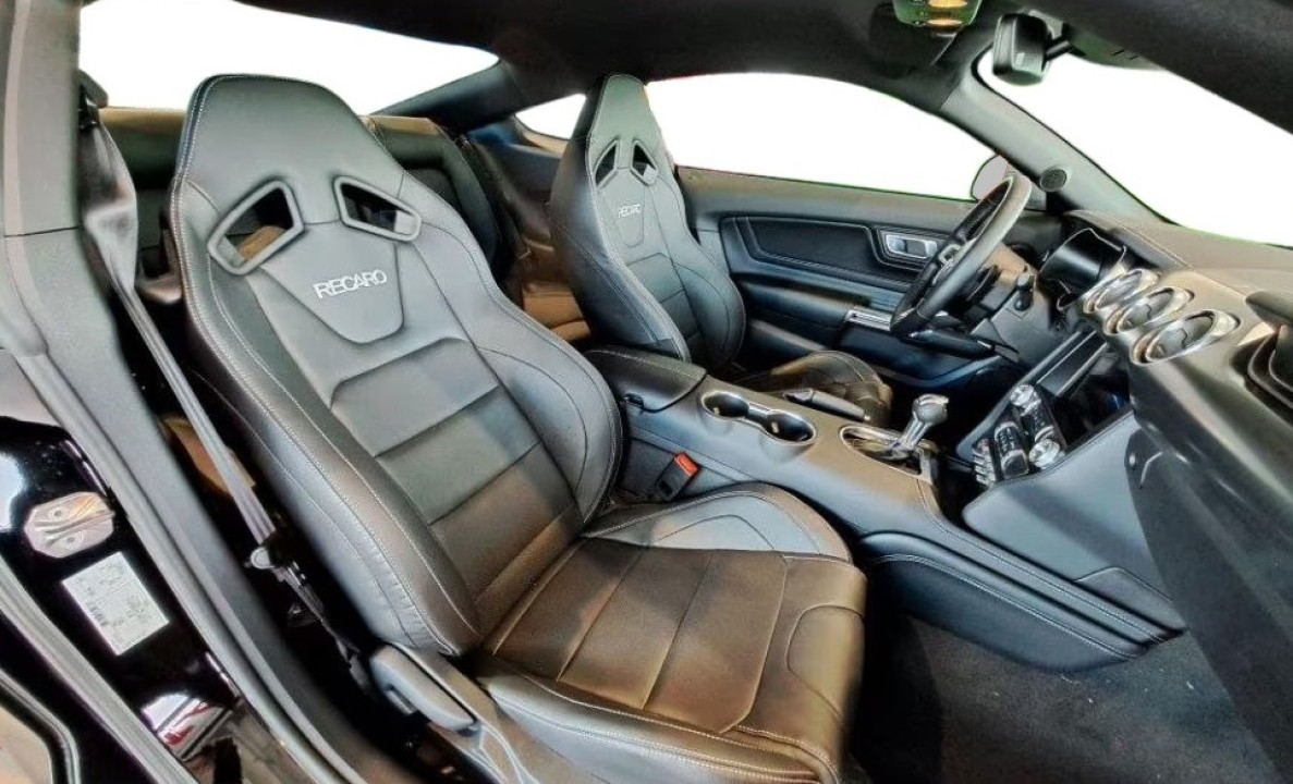 Ford Mustang Fastback - foto 8