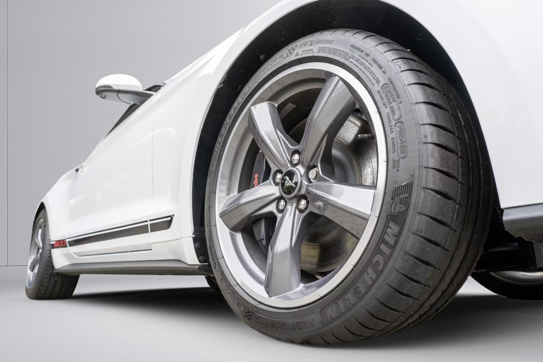 Ford Mustang GT Convertible - foto 12