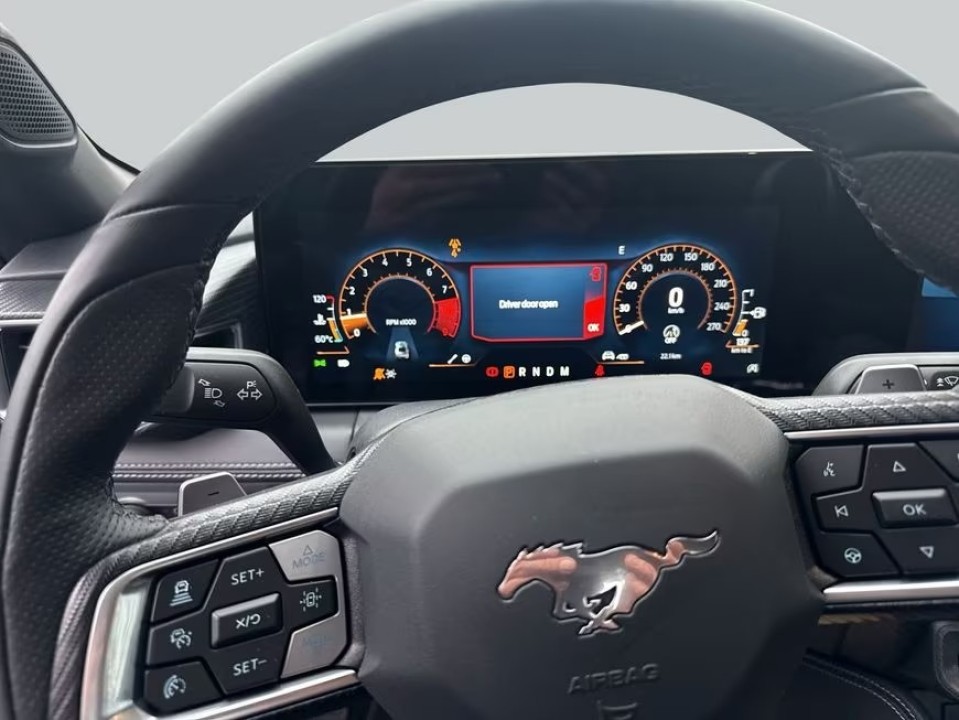 Ford Mustang Fastback - foto 9