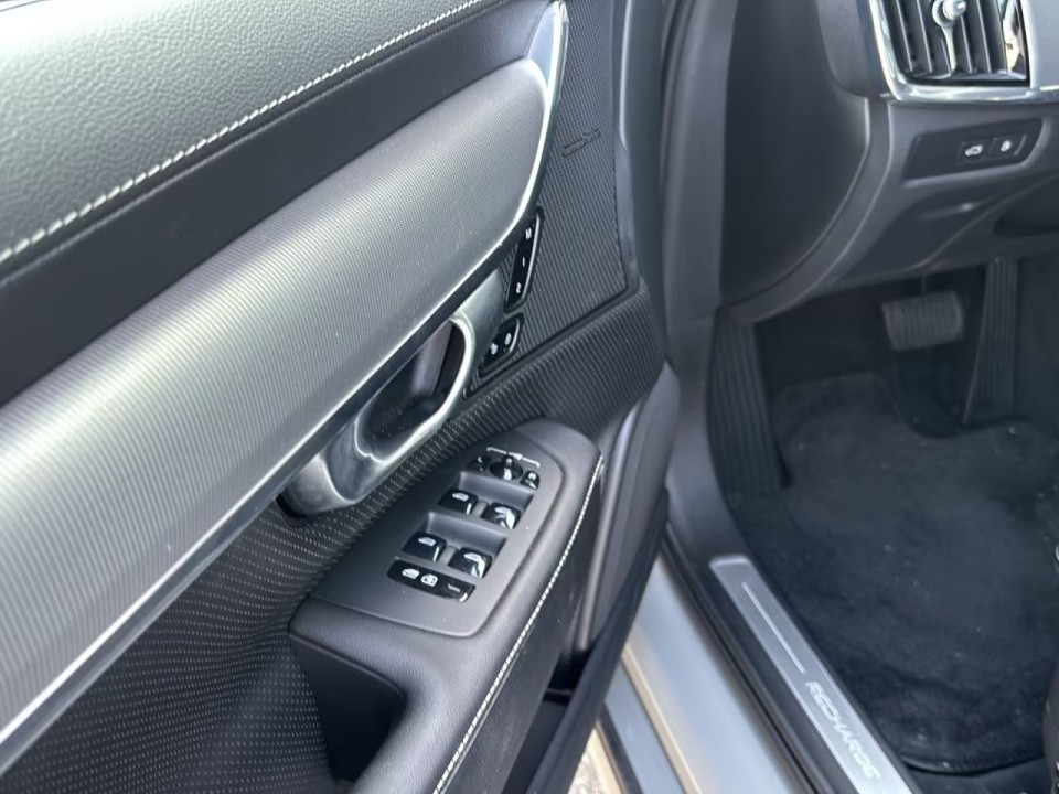 Volvo S90 Plus Dark Recharge - foto 18