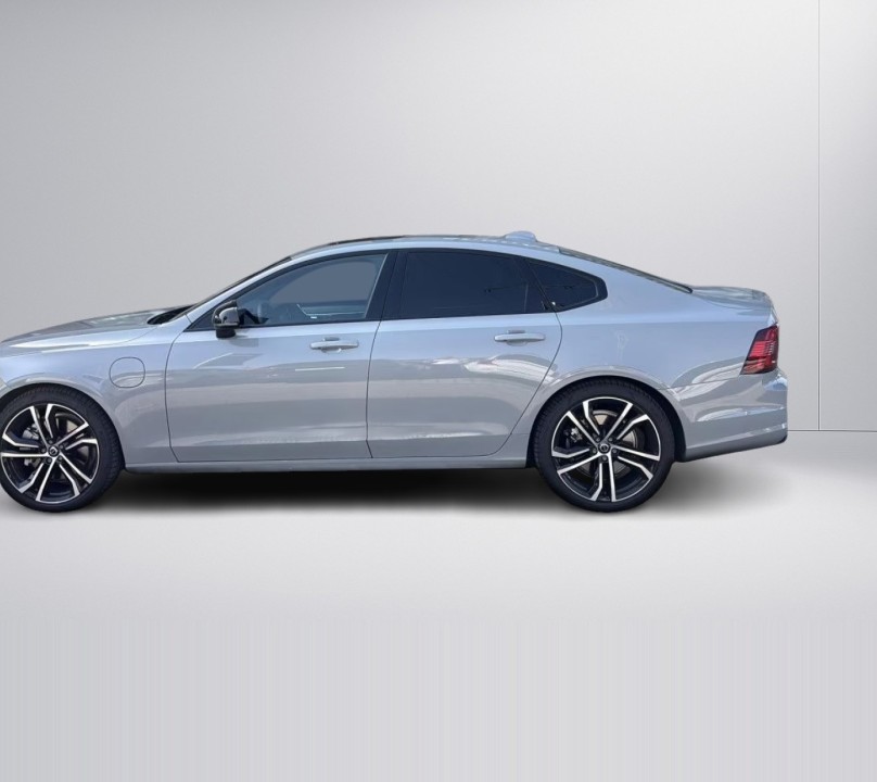 Volvo S90 Plus Dark Recharge (5)