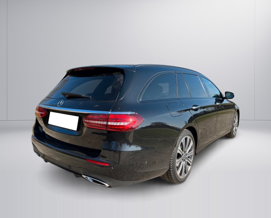 Mercedes-Benz E 400d 4MATIC AMG (2)