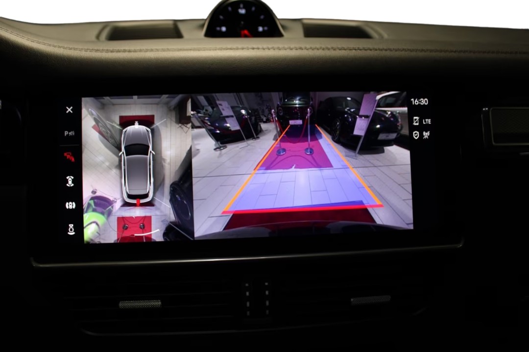 Porsche Cayenne - foto 12