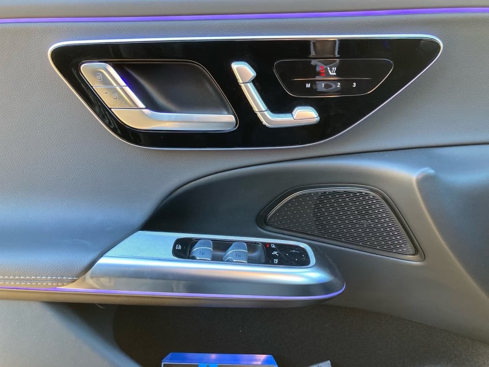 Mercedes-Benz E 300e AMG - foto 11