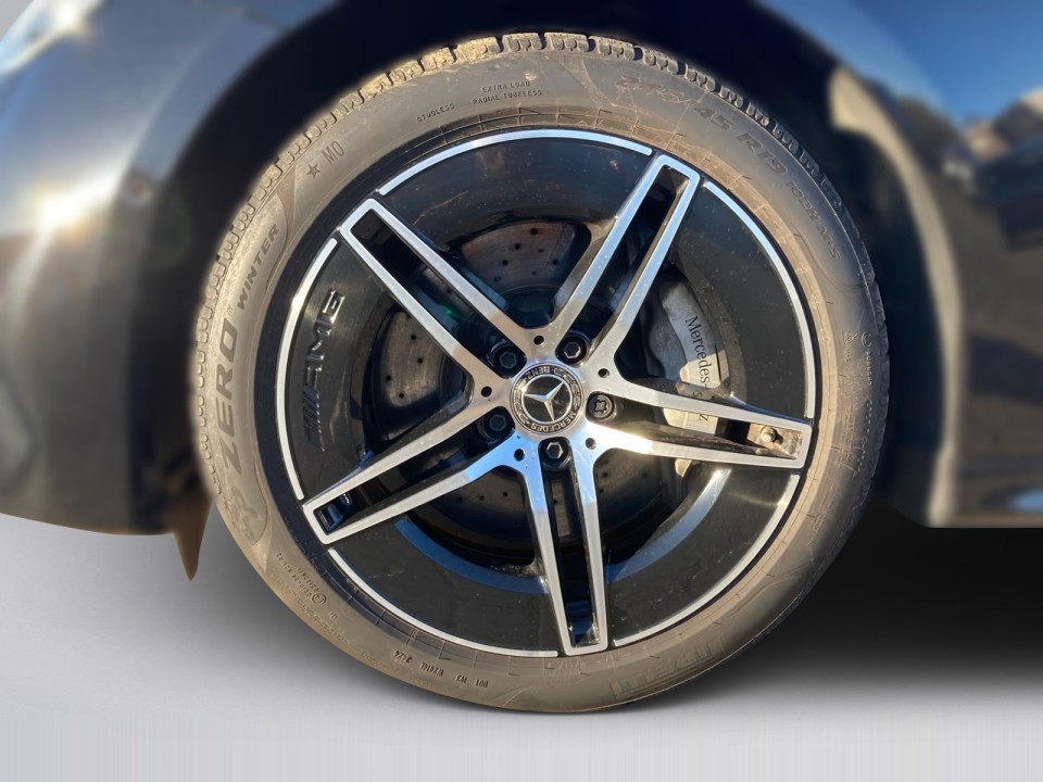 Mercedes-Benz E 300e AMG - foto 13