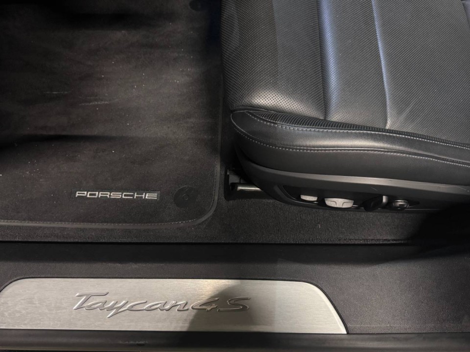 Porsche Taycan - foto 17