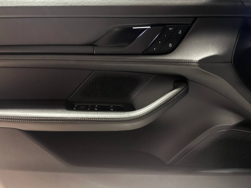 Porsche Taycan - foto 19