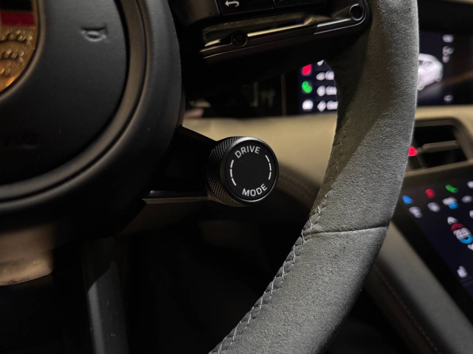 Porsche Taycan - foto 16