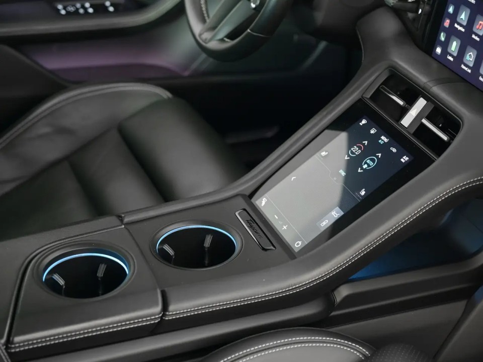 Porsche Taycan 4S - foto 16