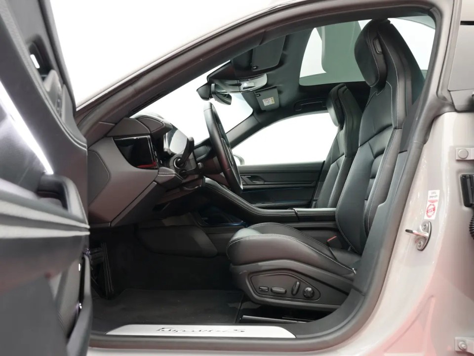 Porsche Taycan 4S - foto 12