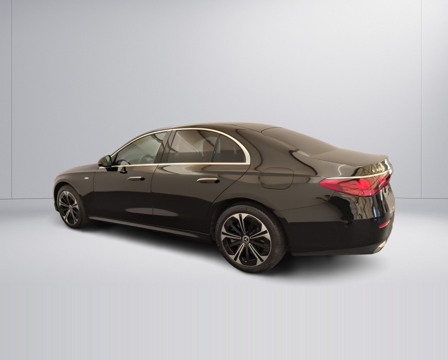 Mercedes-Benz E 300de 4MATIC Avantgarde - foto 6