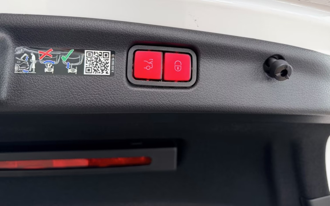 Mercedes-Benz C 300 4MATIC AMG Line - foto 24