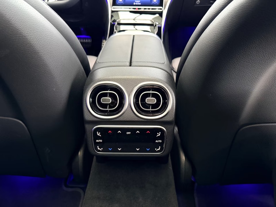 Mercedes-Benz C 300 4MATIC AMG Line - foto 17