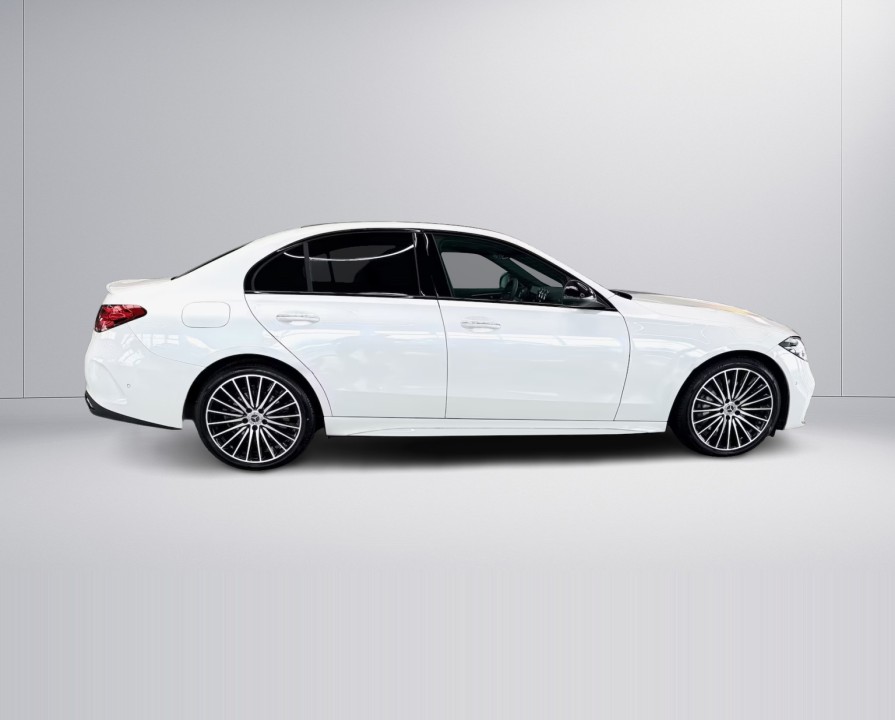 Mercedes-Benz C 300 4MATIC AMG Line (2)