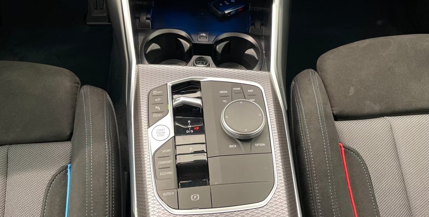 BMW Seria 3 320i xDrive M-Sport - foto 8