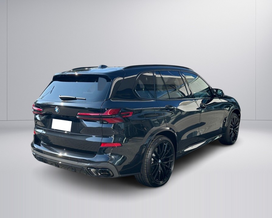 BMW X5 M60i (3)