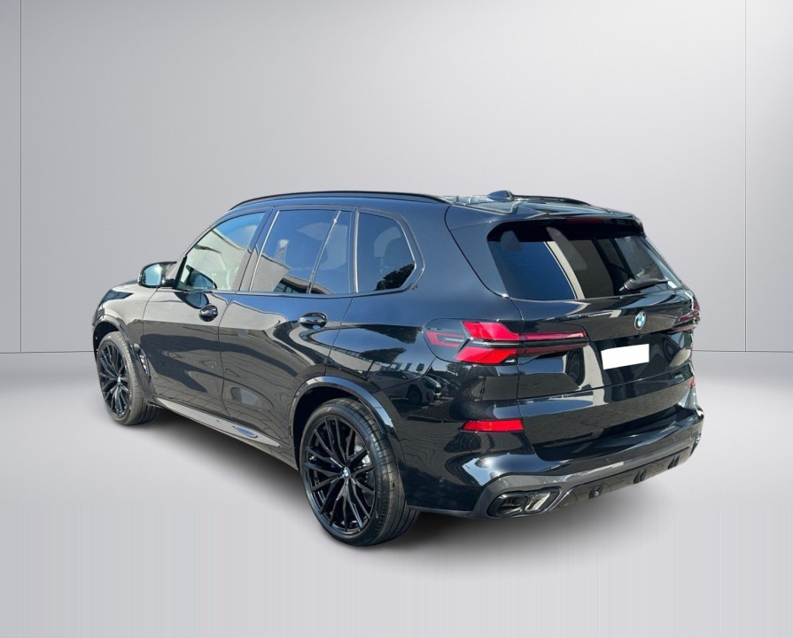 BMW X5 M60i (5)