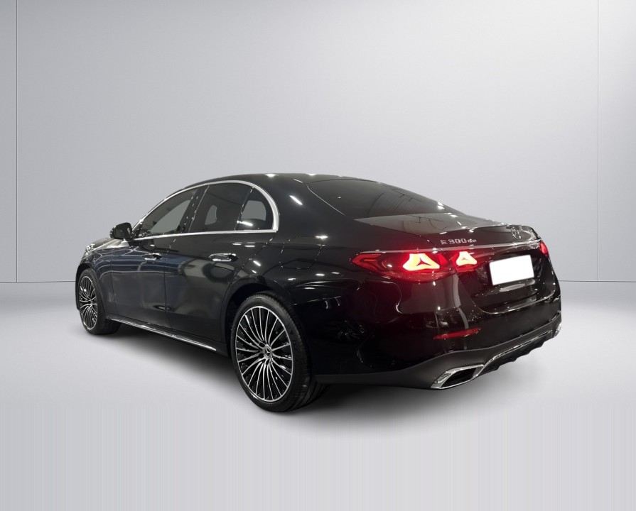 Mercedes-Benz E 300de 4MATIC AMG Line (3)