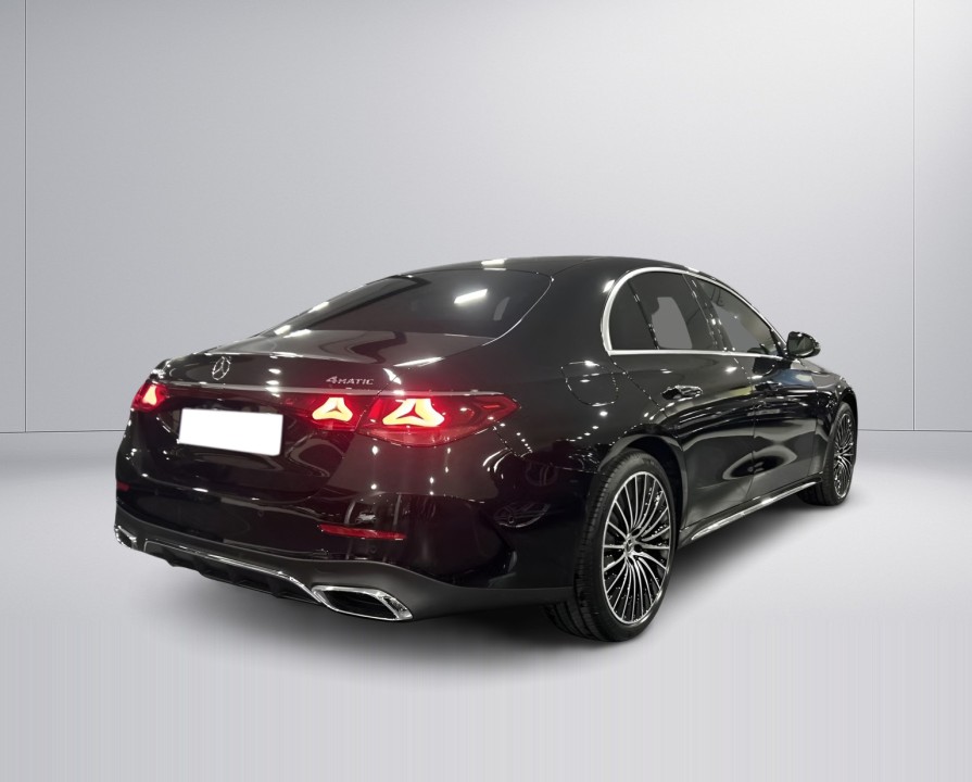 Mercedes-Benz E 300de 4MATIC AMG Line (2)
