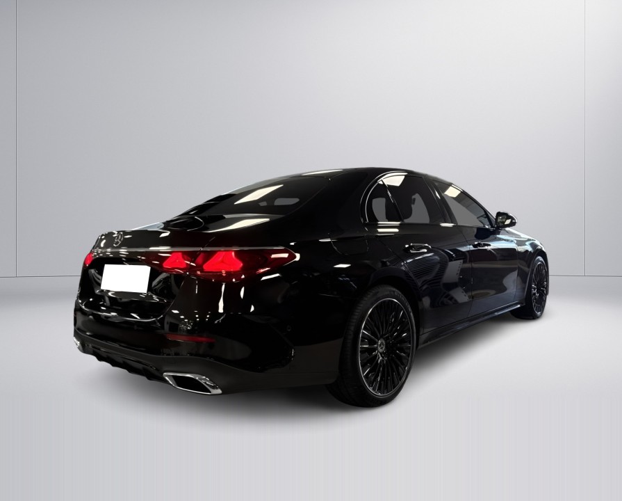 Mercedes-Benz E 300de 4MATIC AMG Line (2)