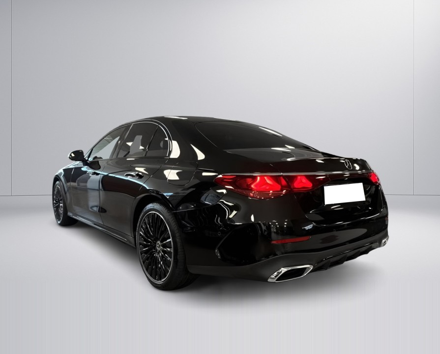 Mercedes-Benz E 300de 4MATIC AMG Line (3)