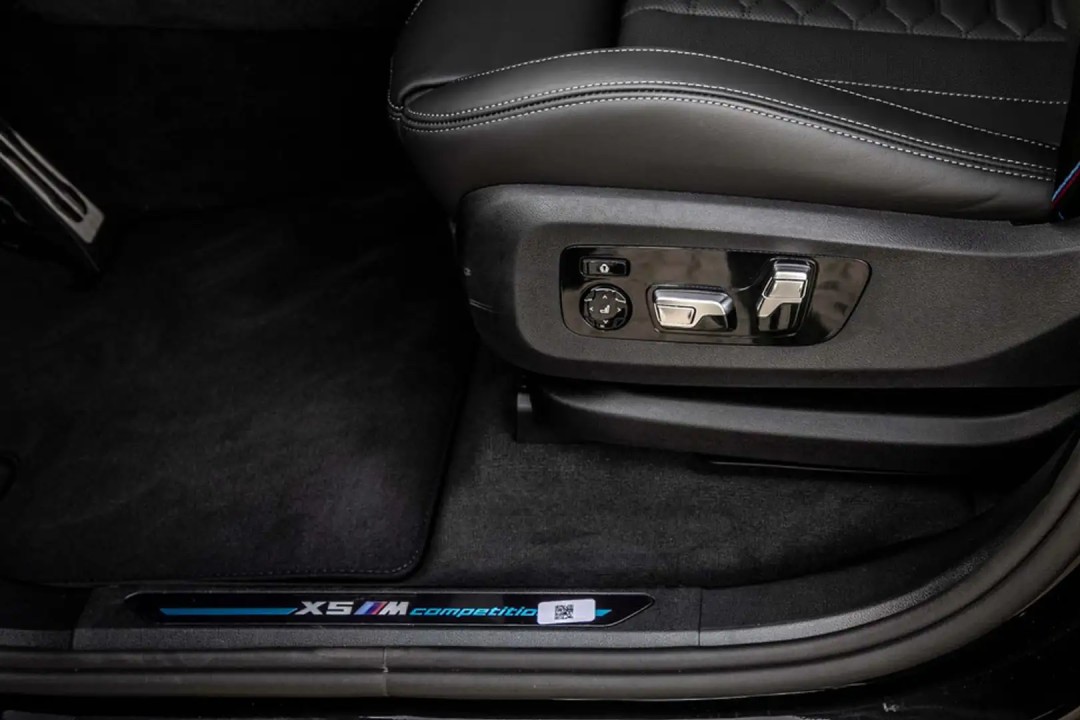 BMW X5 M Competition - foto 11