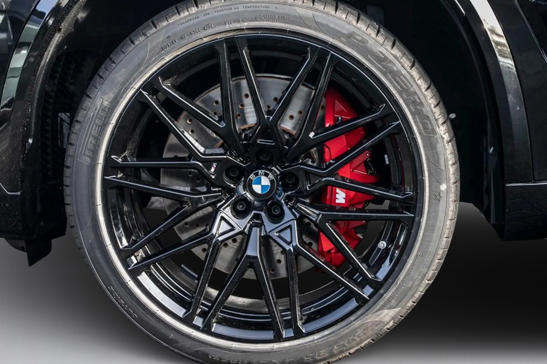 BMW X5 M Competition - foto 14